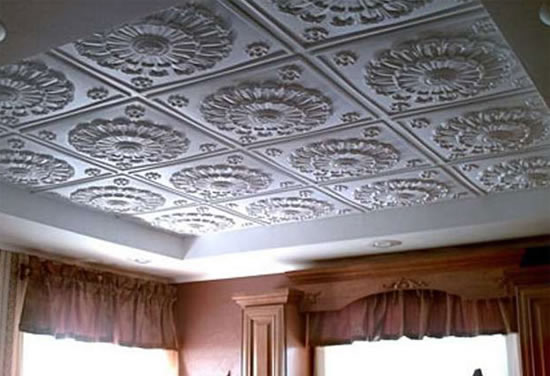 как правильно клеить на потолок плитку