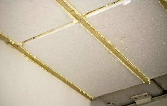 чем покрасить потолок в гараже