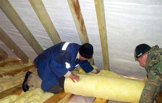  чем и как утеплить потолок частного дома