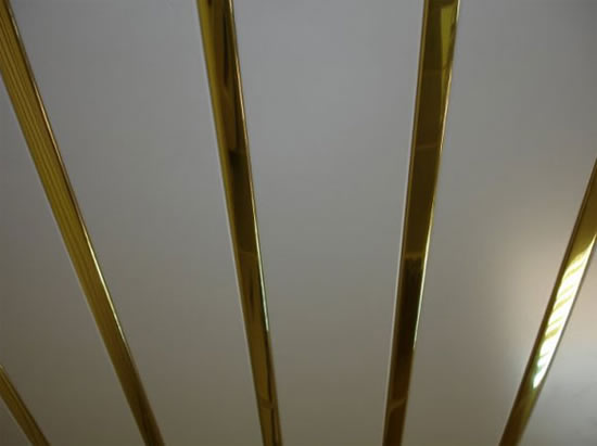 потолки реечные металлические