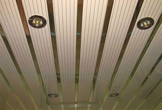 монтаж реечных потолков