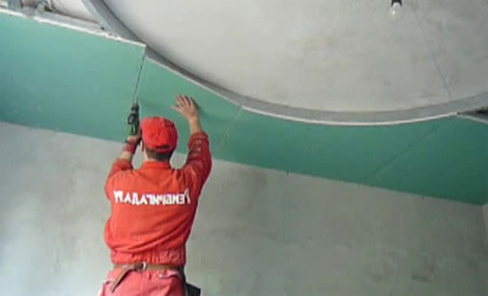 подиум на потолке из гипсокартона