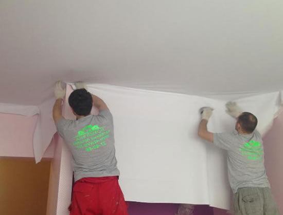 натяжной потолок в деревянном доме монтаж