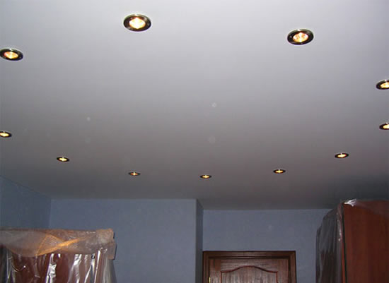 монтаж навесного потолка