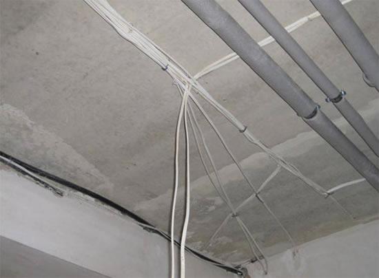 прокладка кабеля за подвесным потолком своими руками