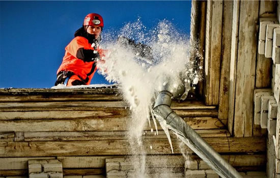 очистка крыш от снега