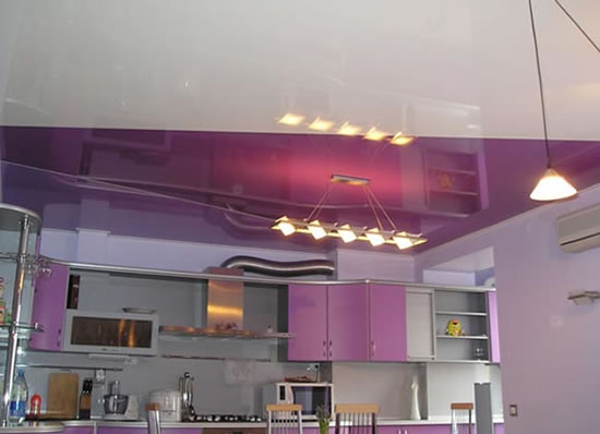 двухуровневый натяжной потолок на кухне