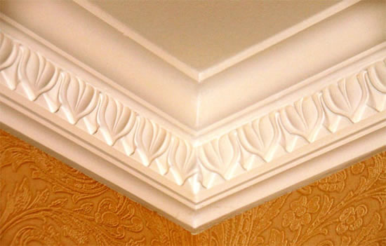 установка потолочных плинтусов