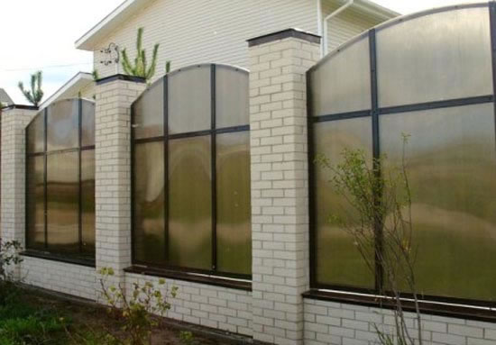 заборы из сотового поликарбоната