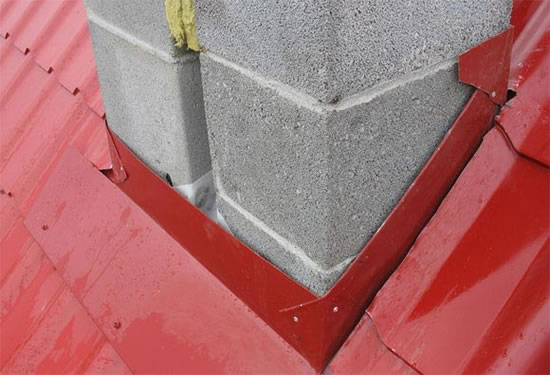 дымоход через металлочерепицу