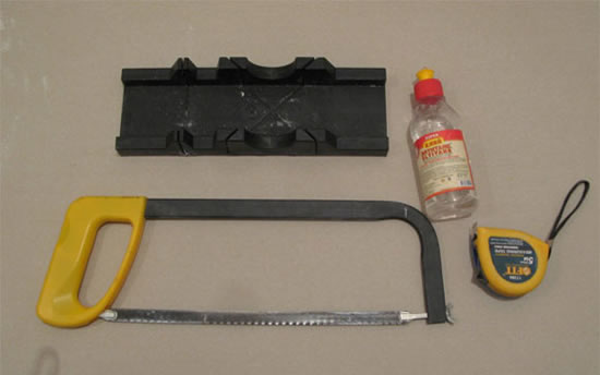 как прикрепить потолочный плинтус