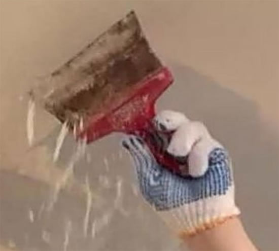 как зачистить потолок от побелки