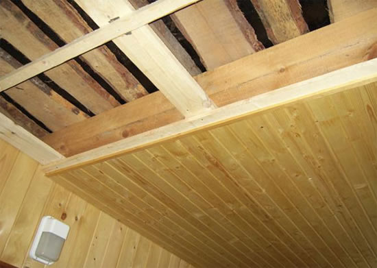 чем засыпать потолок бани