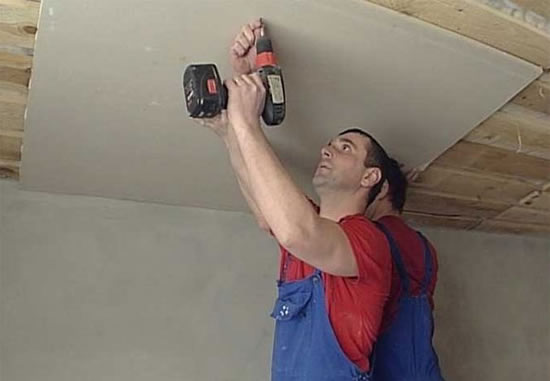 обшивка гипсокартоном деревянного потолка