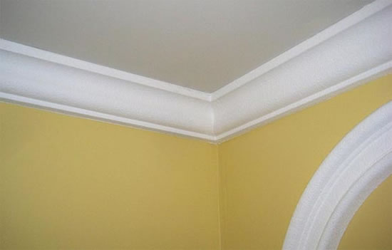 плинтус под натяжной потолок