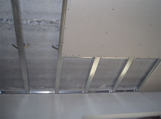 какой потолок сделать в прихожей советы