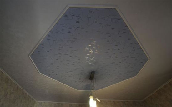 потолок из обоев под покраску