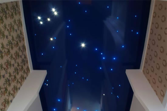 натяжные потолки с освещением