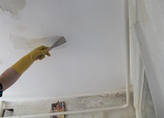 чем красить потолок на кухне