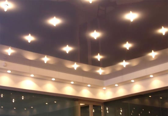 виды и варианты освещения натяжного потолка