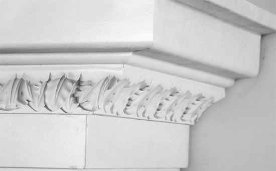 плинтус из гипса преимущества