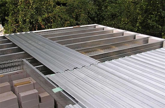 перекрытие крыши гаража профнастилом