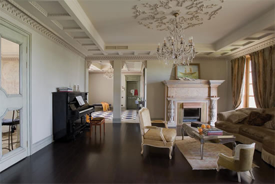 потолок в классическом стиле особенности