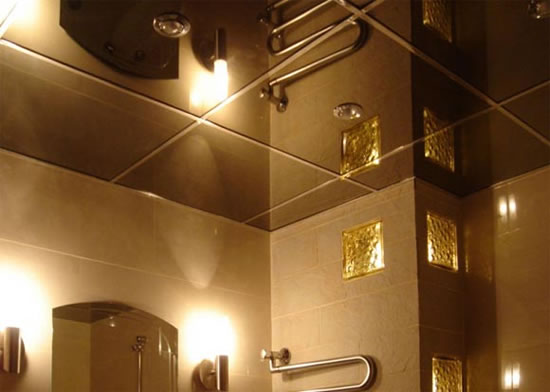 потолок в ванной подвесной зеркальный