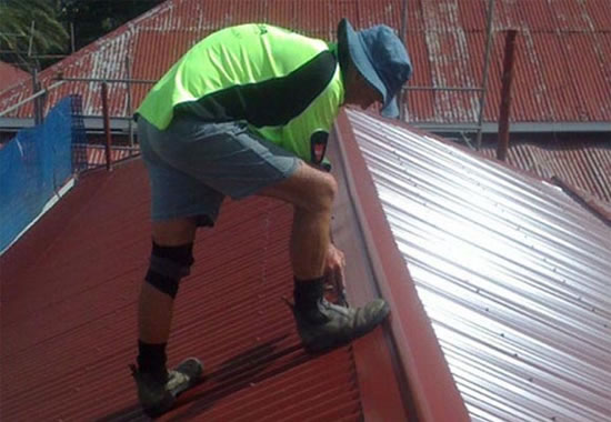 как крыть крышу металлопрофилем