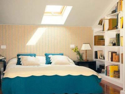 интерьер спальни на мансарде