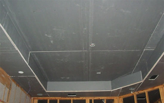 как выбрать потолок в прихожей