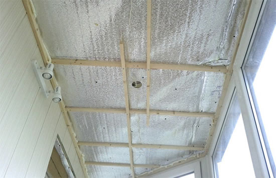 как и чем утеплить потолок на лоджии