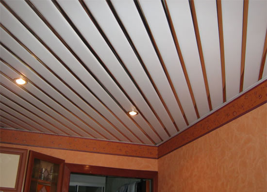 реечный двухуровневый потолок