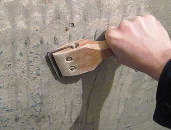 чем снять краску с потолка