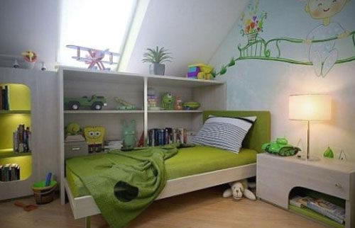 комната на чердаке под крышей