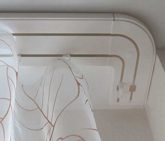 установка потолочных карнизов