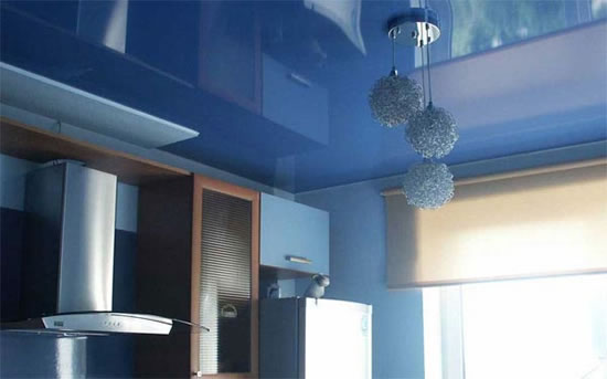 натяжные потолки на кухне цены