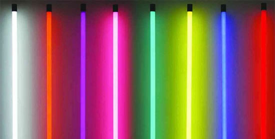 потолок с цветной неоновой подсветкой