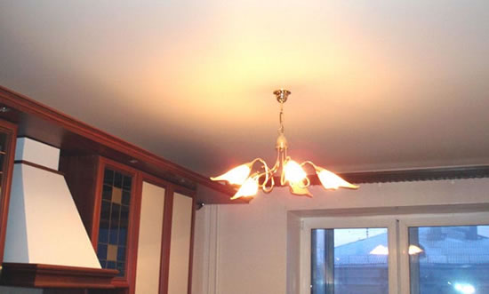 сделать потолок на кухне обычный