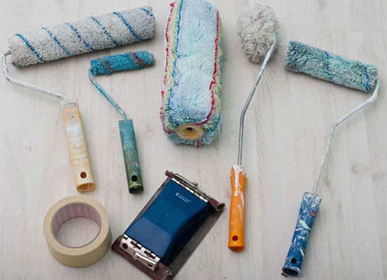 покраска потолка из вагонки