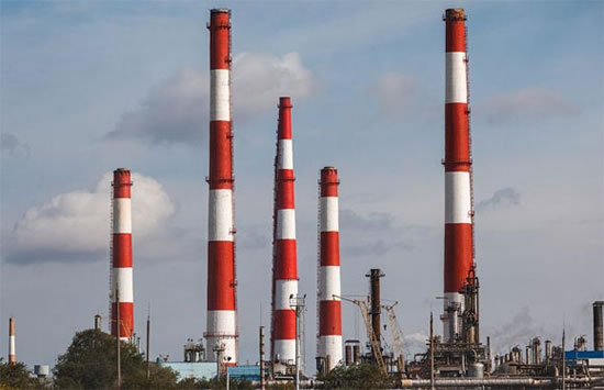 проход дымовой трубы через крышу