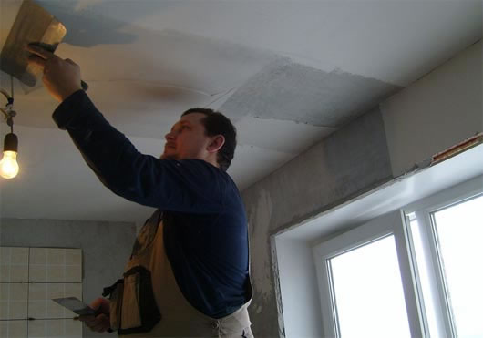 как оштукатурить потолок своими руками