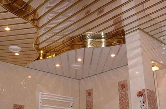 потолки в ванную комнату зеркальные