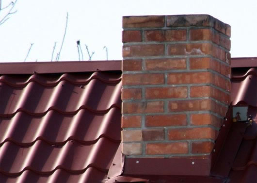 как закрепить трубу на крыше