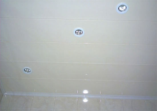 потолочный плинтус пвх установка