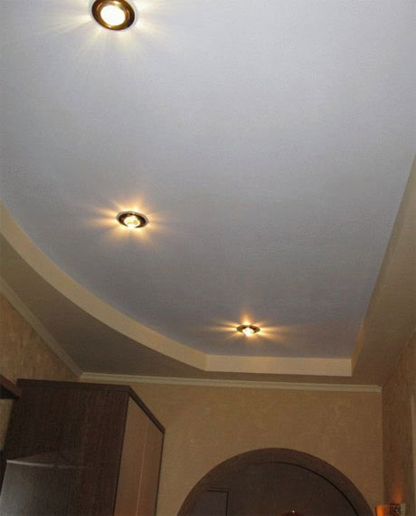 как выбрать потолок из гипсокартона в прихожей