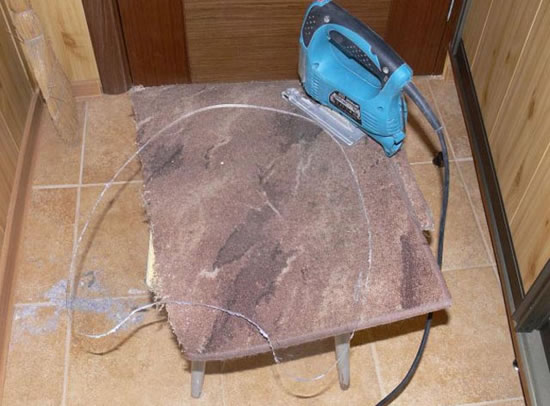 режем оргстекло для потолка электролобзиком