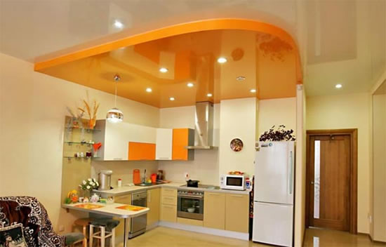 желтый натяжной потолок на кухне