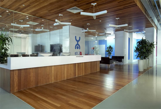 натяжные потолки под дерево