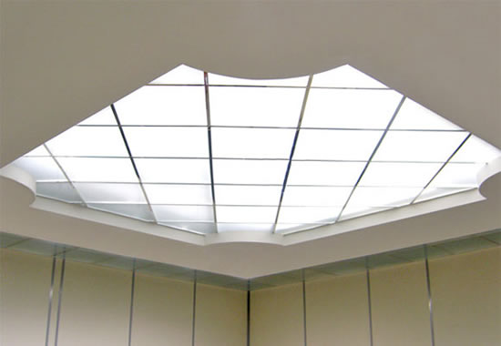 потолок из матового стекла